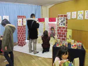 王様の椅子では、自分の王冠をかぶり記念撮影もできました。