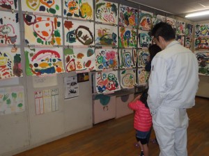 「私の絵あったよ」・「上手にかけているな」