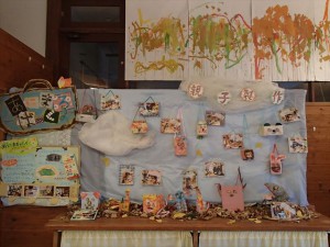 親子製作のカバンです。保護者の方々のアイディアいっぱいでかわいいです。