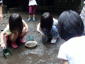 「この泥、いい感じ!」